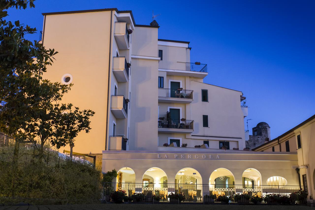 Hotel La Pergola Санта-Марія-ді-Кастеллабате Екстер'єр фото