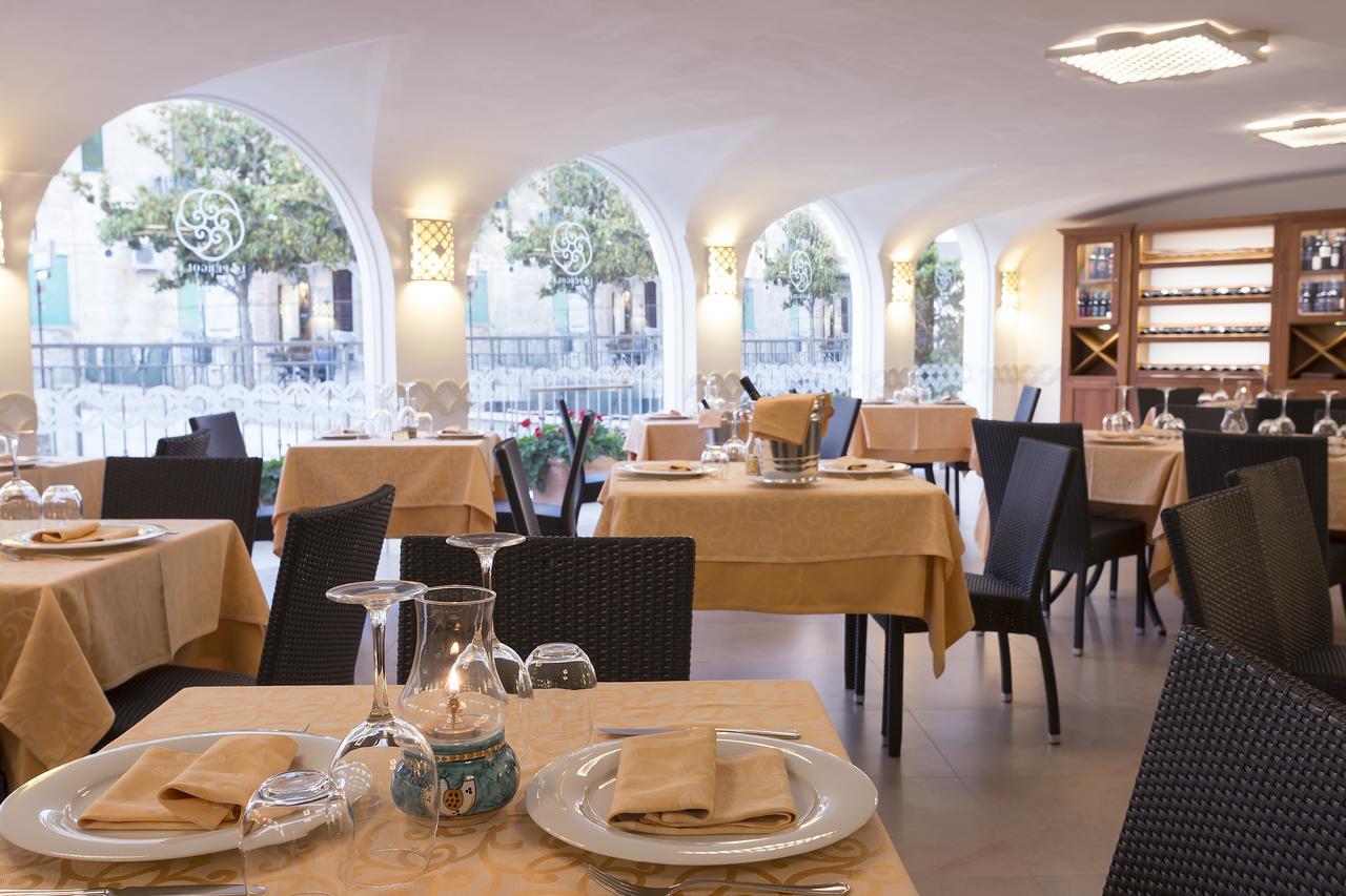 Hotel La Pergola Санта-Марія-ді-Кастеллабате Екстер'єр фото