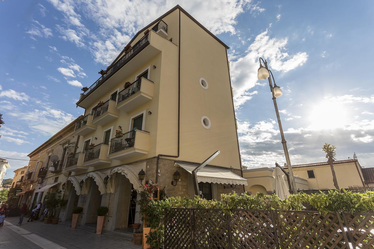 Hotel La Pergola Санта-Марія-ді-Кастеллабате Екстер'єр фото