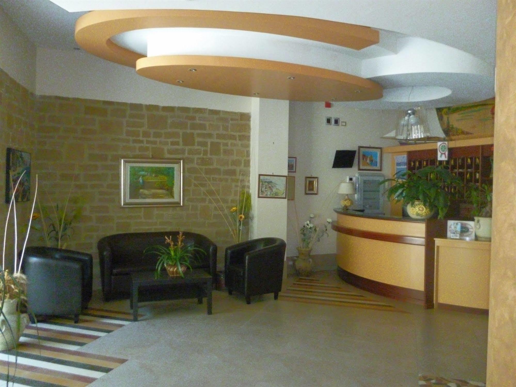 Hotel La Pergola Санта-Марія-ді-Кастеллабате Екстер'єр фото