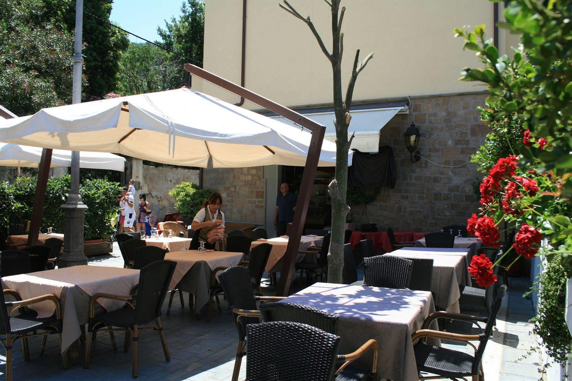 Hotel La Pergola Санта-Марія-ді-Кастеллабате Екстер'єр фото