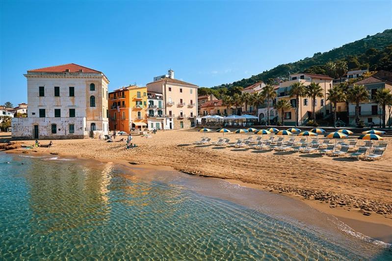 Hotel La Pergola Санта-Марія-ді-Кастеллабате Екстер'єр фото